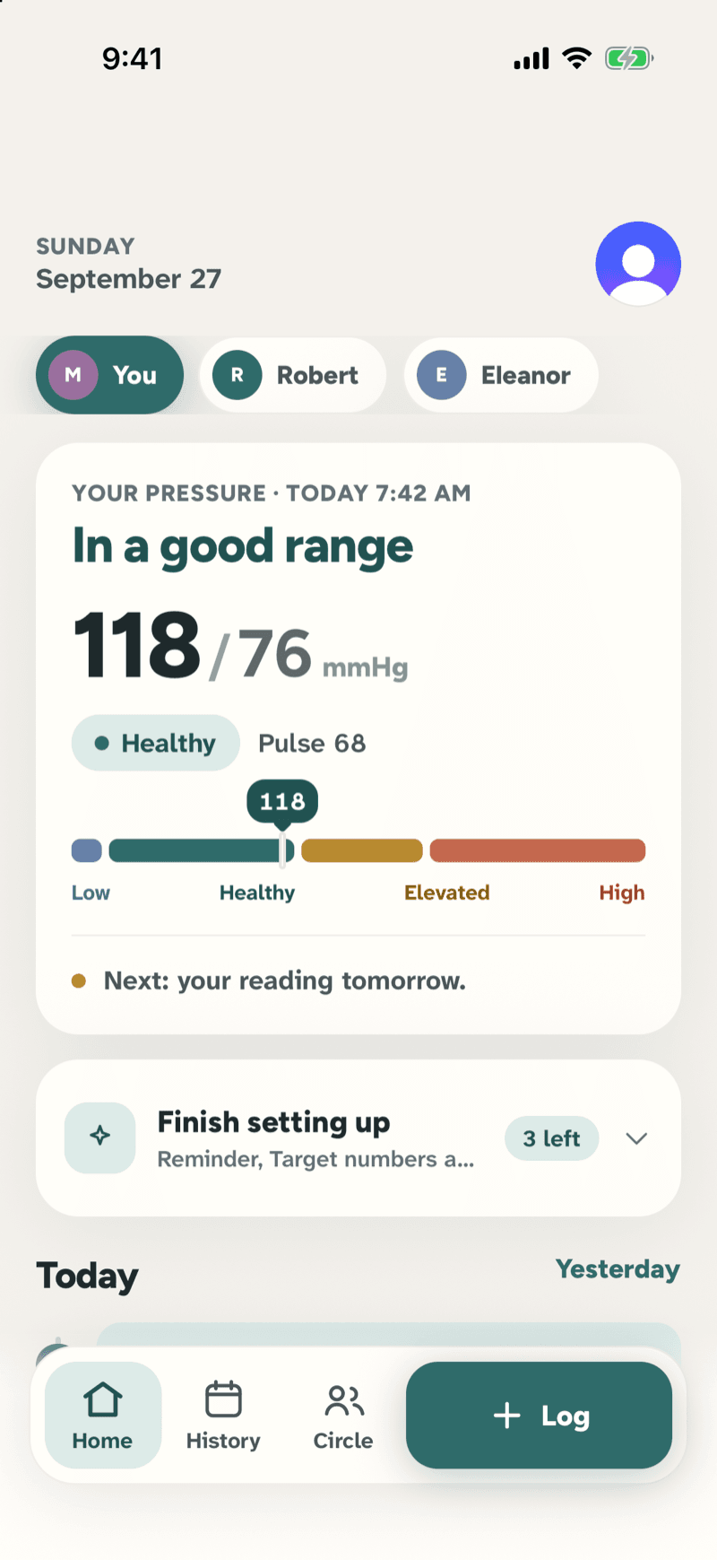 SmoothPressure Home: Margaret's reading this morning, 118 over 76, marked Healthy on the range bar, with Robert and Eleanor selectable above.